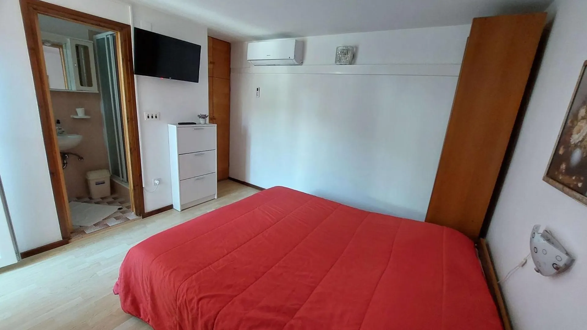 Apartments And Rooms With Parking Space Banjol, Rab - 23468 Rab Town 0*,  Chorvatsko