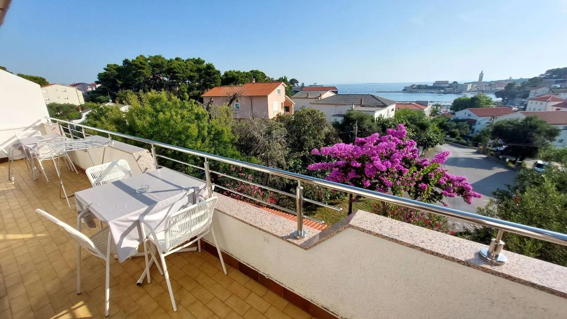 Apartments And Rooms With Parking Space Banjol, Rab - 23468 Rab Town Penzion